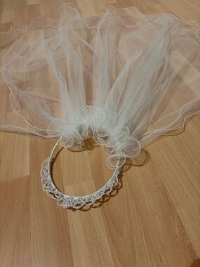Bridal Veil Headband in Ivory with Beaded Lace Accent